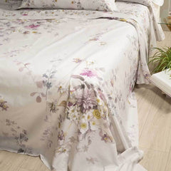 Coperta estiva Caleffi Aurora, in panama di puro cotone con stampa digitale. Fantasia con fiori delicati su fondo beige/tortora.  Copriletto estivo per letto matrimoniale.